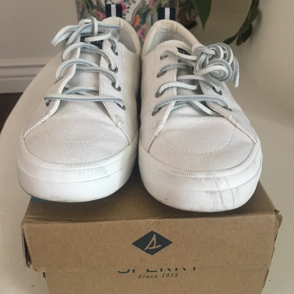Sperry boat shoe white canvas